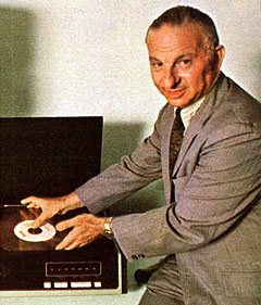 Richard Sonnenfeldt With VideoDisc